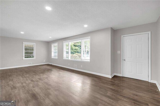 Building Photo - 2683 Rockcliff Rd SE