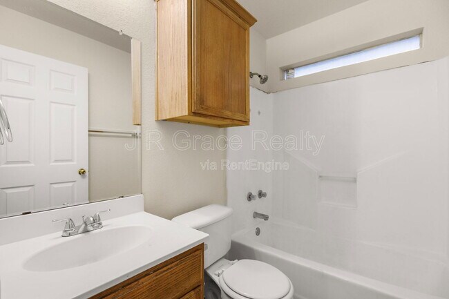 Building Photo - 109 Apple Ln