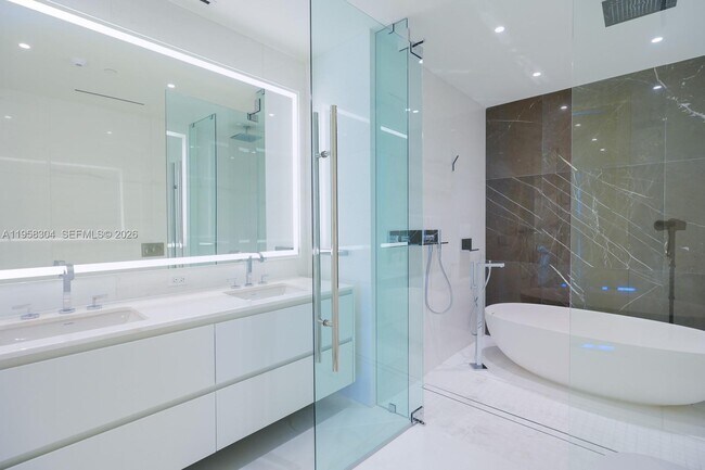 Building Photo - 300 Biscayne Blvd Way