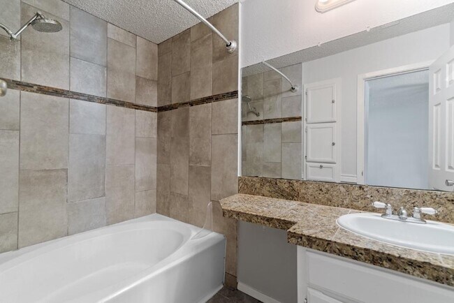 Building Photo - 302 Splitrock