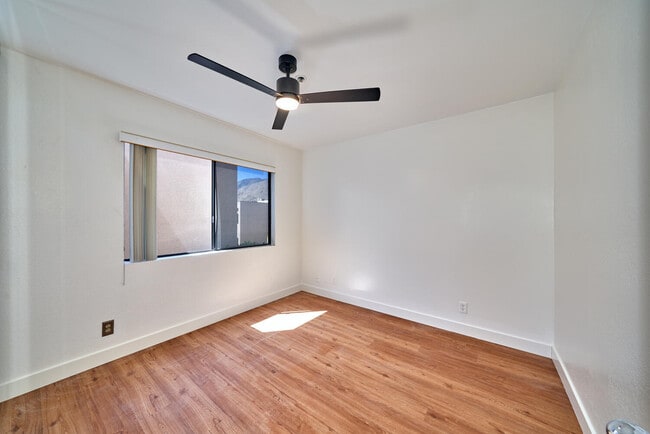 Building Photo - 414 Village Square N