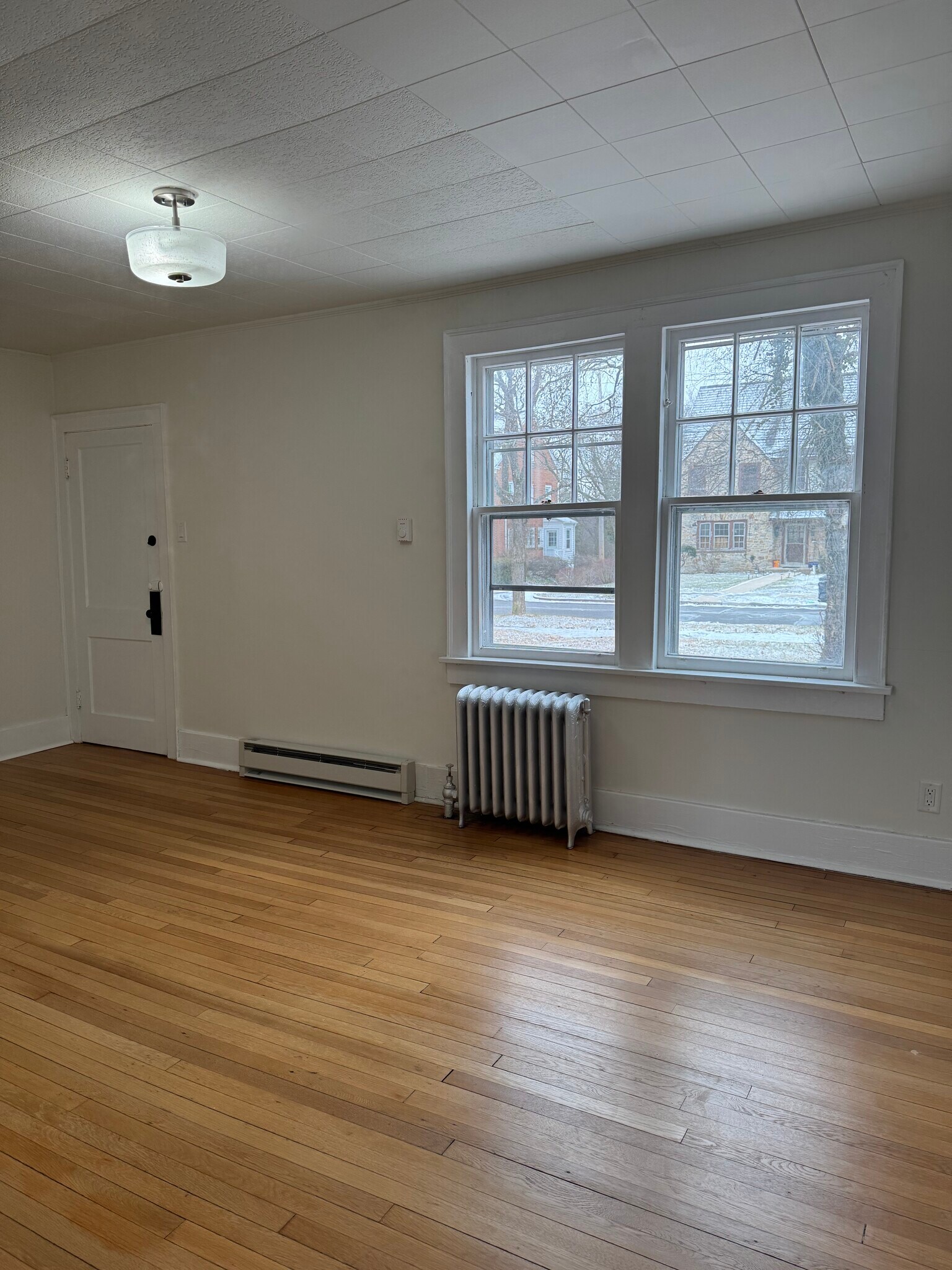 Building Photo - 245 E Hamilton Ave