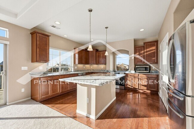 Building Photo - Gorgeous Home with Central AC and Washer/D...