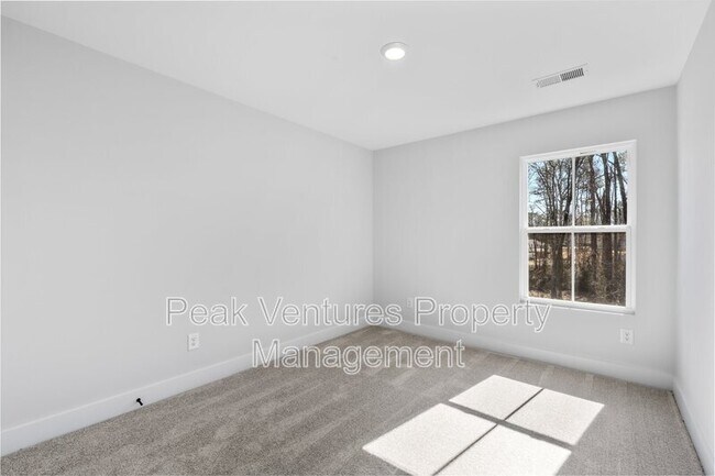 Building Photo - 104 Norbert Ln