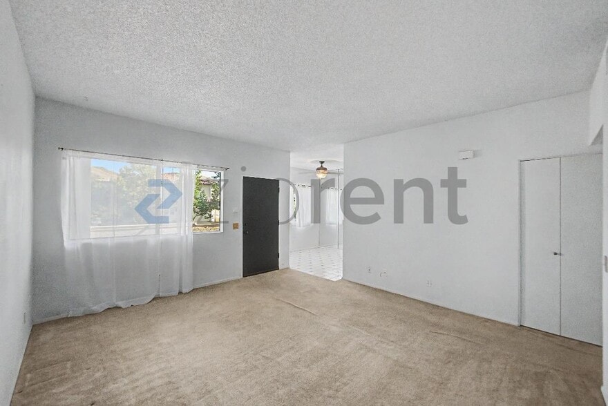 Building Photo - Unit 6