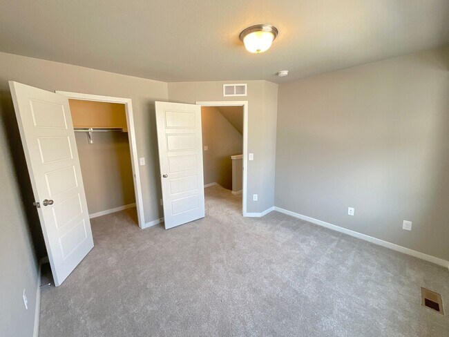 Building Photo - 3 Bedrooom Home Available Near Dublin Blvd...