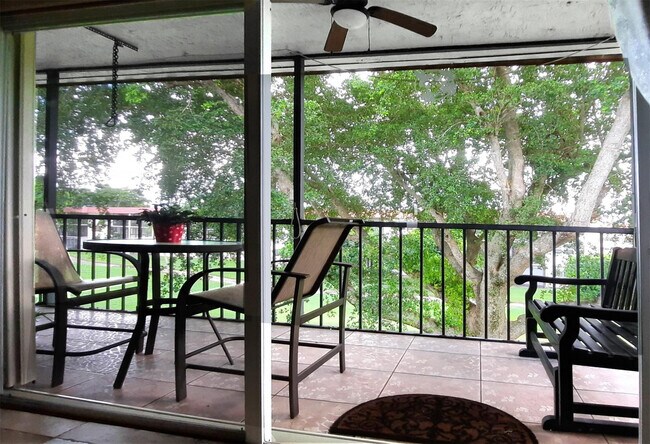 Building Photo - 291 S Hollybrook Dr