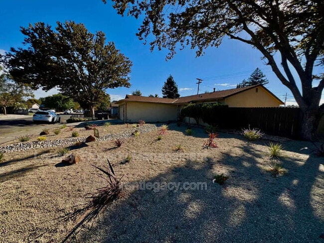 Building Photo - 2459 Gulf Dr