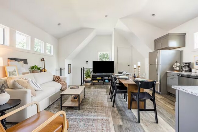 Building Photo - 2200 Grantland Ave