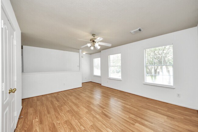 Building Photo - 13114 Oak Ledge Dr