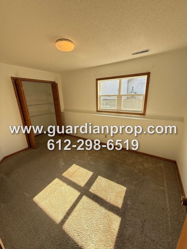 Building Photo - Shoreview House Available Now, Updated Kitchen & Baths, Open Floor Plan, Family Room, Mounds View...