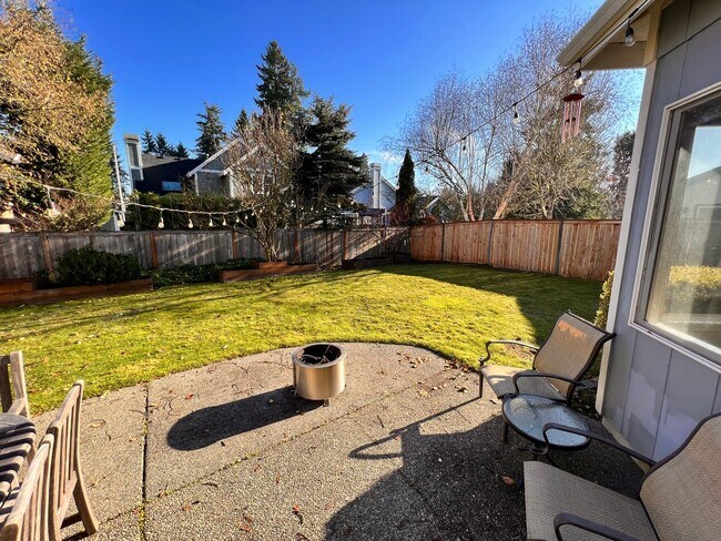 Building Photo - 4412 Ingleside Dr SE