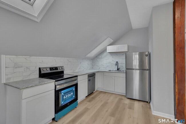 Building Photo - 196 Hartford Rd