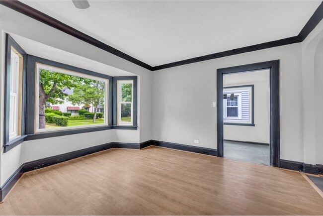 Building Photo - 3186 E 137th St