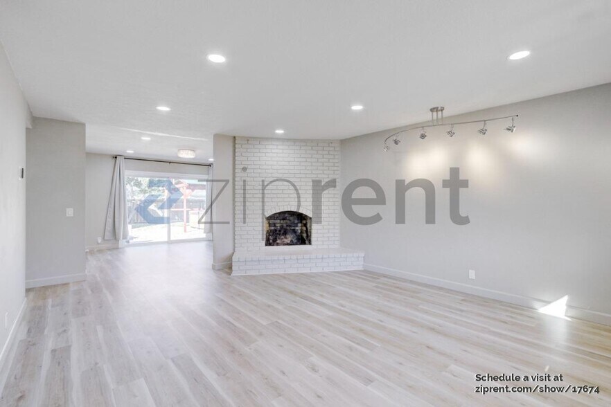 Building Photo - 166 Madelia Pl
