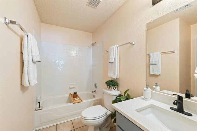 Building Photo - 2600 Andres Way