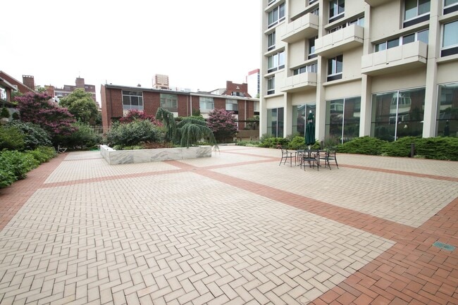 Building Photo - Luxury 1 Bedroom with Balcony, Pool & City Views – Hopkinson House