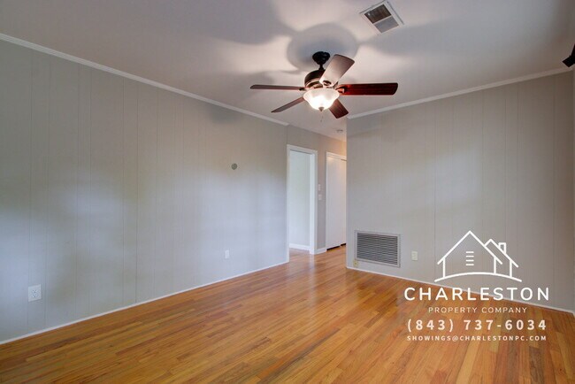 Building Photo - 1502 Woodcrest Ave