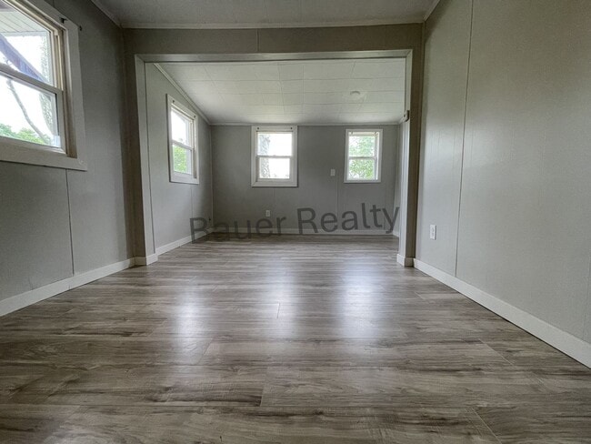 Building Photo - Two Bedroom in Crestview Local Schools