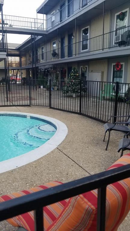 Building Photo - 3635 Bolivar Dr.