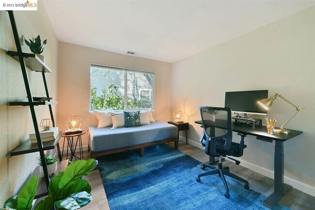 Building Photo - 18 Emery Bay Dr