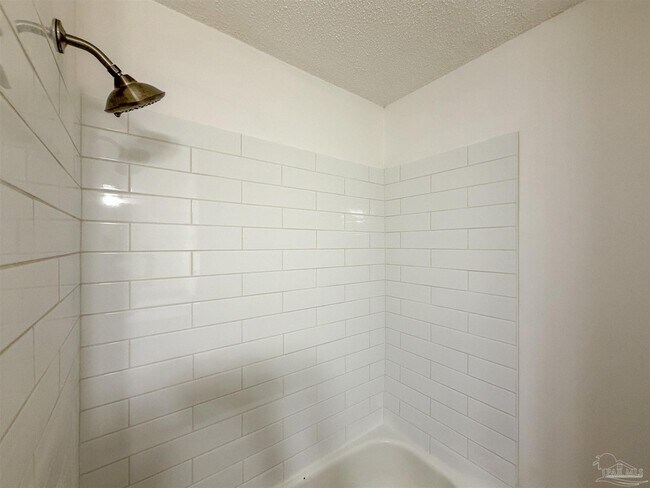 Building Photo - 1500 E Johnson Ave