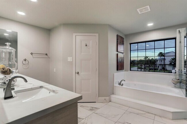 Building Photo - 1239 Hawaii Dr