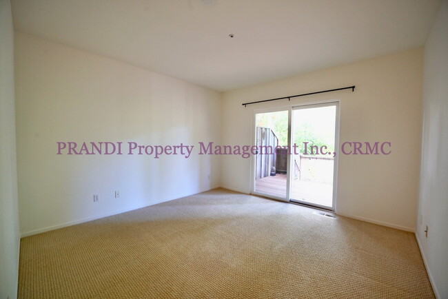Building Photo - Modern Ground Floor Condo with 2 Car Garage!