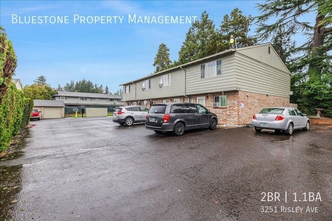Building Photo - 3251 SE Risley Ave