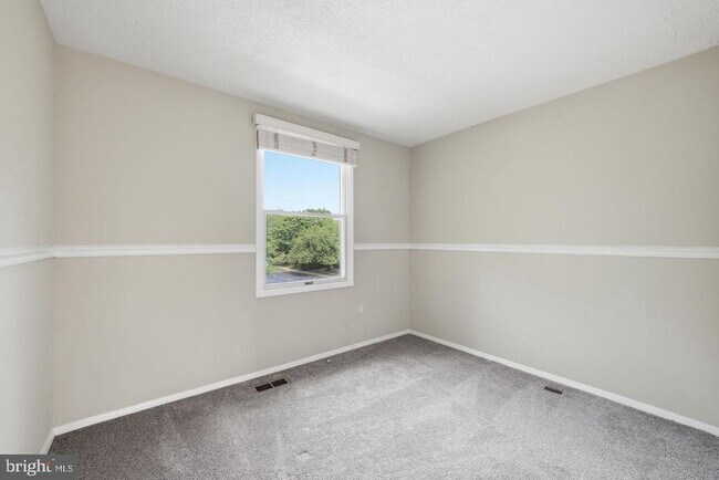 Building Photo - 7619 Nutwood Ct