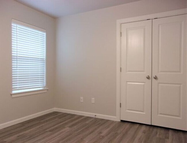 Building Photo - 3 Bed 2 Bath 2 Car Duplex in Chisholm Creek NW OKC