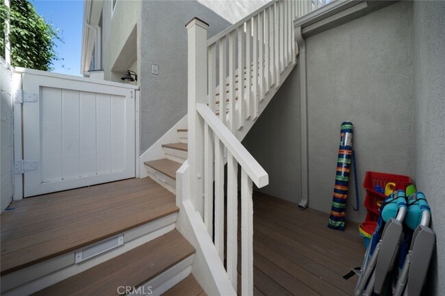 Building Photo - 216 1/2 Agate Ave-