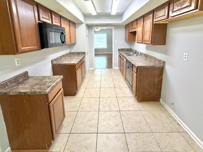 Building Photo - 8660 Edney Ridge Dr