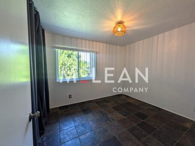 Building Photo - Stylish 2-Bedroom Condo with Stunning View...