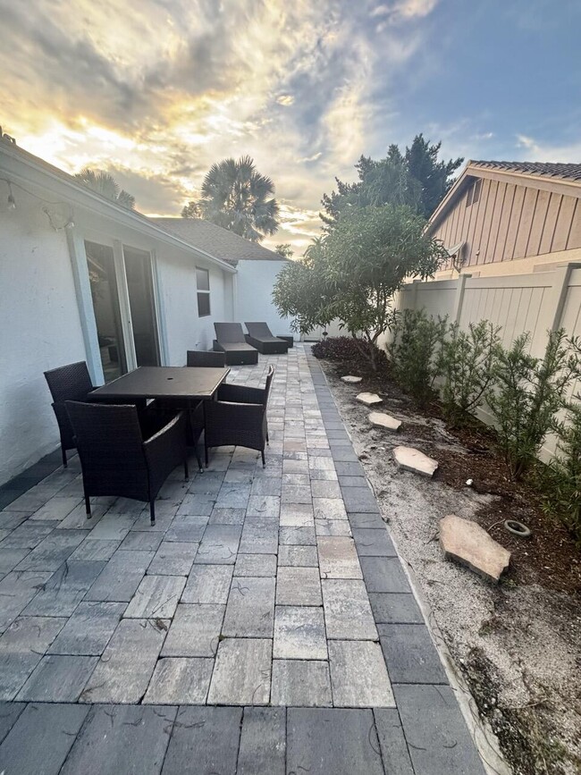 Building Photo - 1212 Mulberry Pl