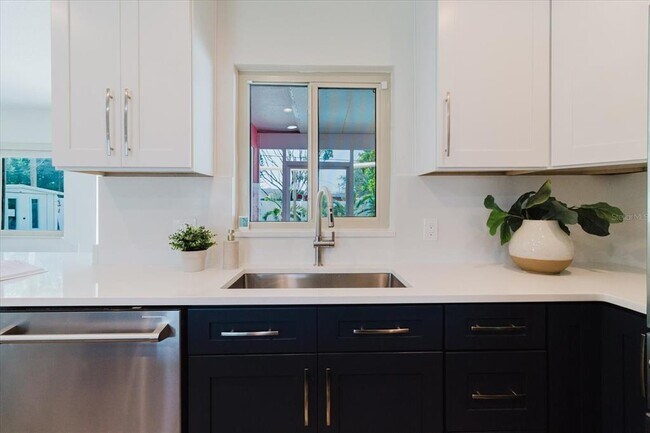 Building Photo - 411 87th Ave