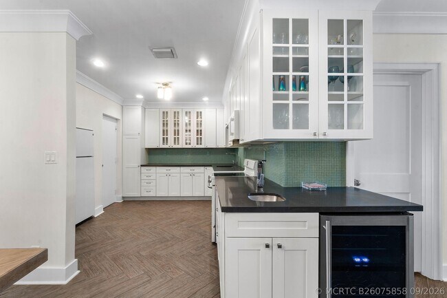 Building Photo - 2275 S Ocean Blvd