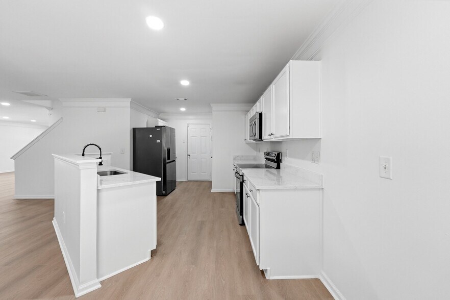 Building Photo - 3050 Centerglen Ln