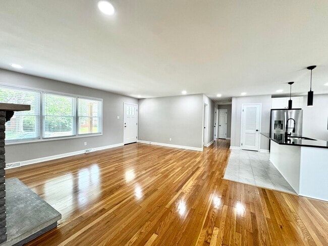 Building Photo - 1821 Blue Ridge Dr