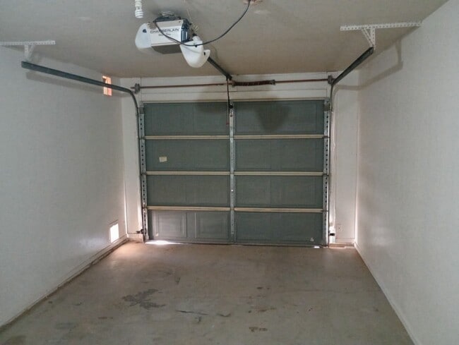 Building Photo - W Concordia Dr