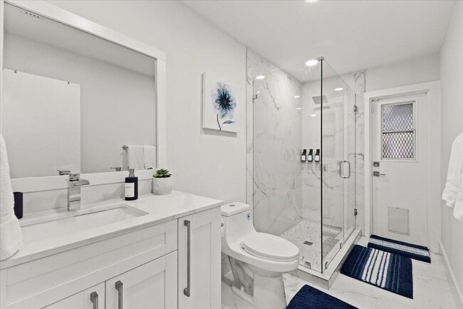 Building Photo - 5136 Beechwood Rd