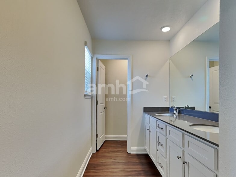 Building Photo - 27257 St Andrews Ave