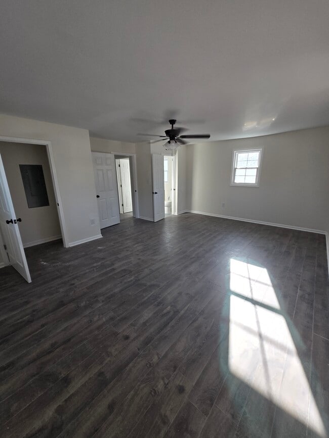 Building Photo - 503 N Orange St