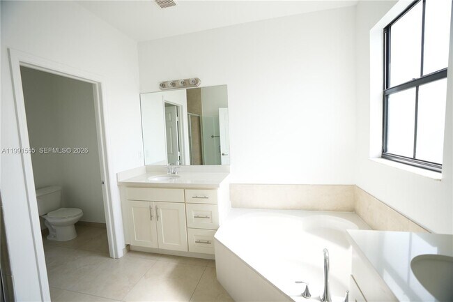 Building Photo - 10468 NW 61 Ln.