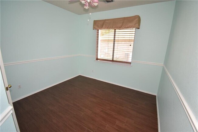 Building Photo - 2220 Speidel Dr