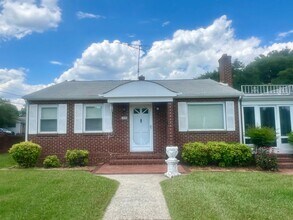 Building Photo - Two bedroom, 1 bath house in Graham-Coming...