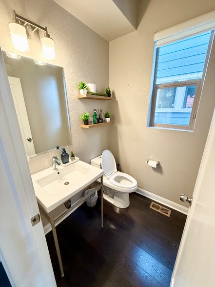 Building Photo - 1801 W 67th Pl