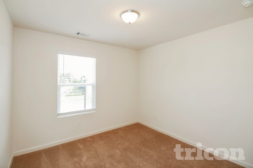 Building Photo - 11942 Fuller St