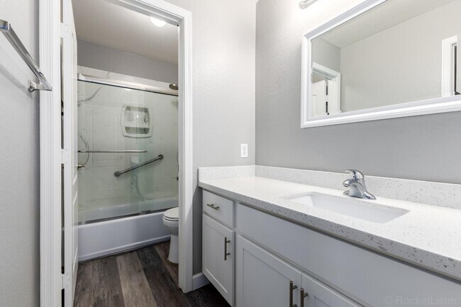 Building Photo - 2313 W Straight Arrow Ln