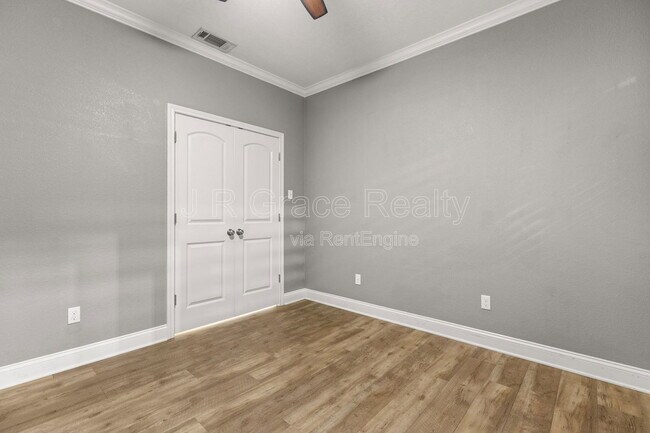 Building Photo - 19 N Shore Cir